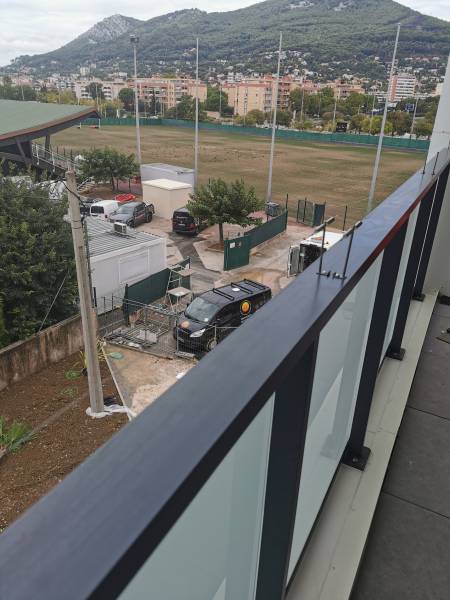 pigeon sur garde corps marseille